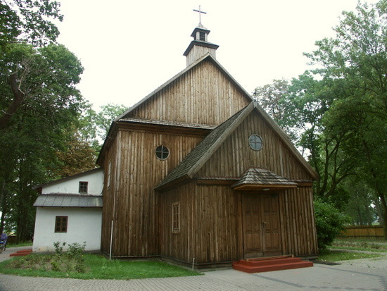  Kościółek drewniany w Izdebnie Kościelnym