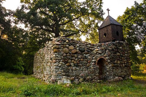 stary kościółek koło Podgórzyc